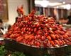 首届簋街潜江龙虾节——环卫工人与美女网红同宴共食10种不同口味小龙虾
